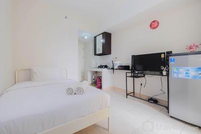 Stylish and Posh Studio Springlake Summarecon Bekasi Apartment By Travelio