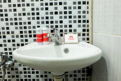 Apartemen Green Pramuka City - 2BR Cozy Green Pramuka City Apartment By Travelio