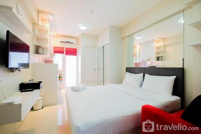 Nice Studio at 12th Floor Green Pramuka City Apartment By Travelio