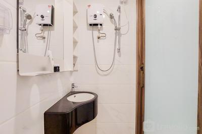 Apartemen Sky House Alam Sutera - Simply Design Studio Room Sky House Alam Sutera Apartment By Travelio