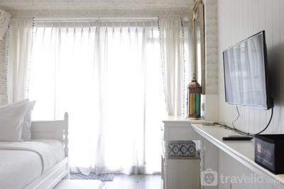Greek Style Studio at Gateway Pasteur Apartment By Travelio