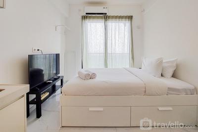 Elegant and Stylish Studio at Sky House BSD Apartment By Travelio