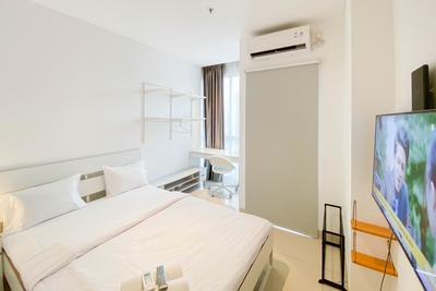 Modern Look Studio Room at Ciputra World 2 Apartment By Travelio