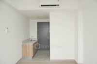 Apartemen Collins Boulevard - Unfurnished Studio with AC at Collins Boulevard Apartment By Travelio