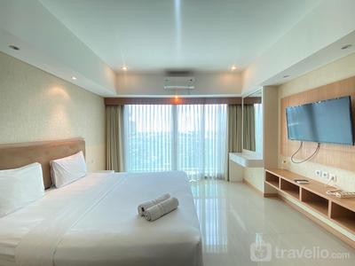 Deluxe Studio Room at Tamansari La Grande Apartment By Travelio