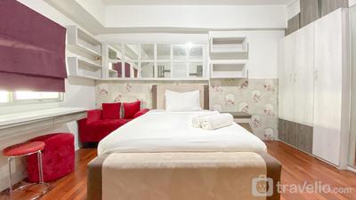 Well Furnished and Simply Studio at Park View Condominium Apartment By Travelio