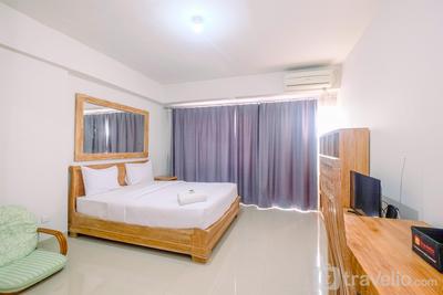 Homey and Cozy Studio at Park View Condominium Apartment By Travelio