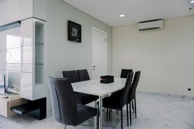 Apartemen Green Bay Condominium - Stunning and Spacious 2BR Green Bay Condominium Apartment By Travelio