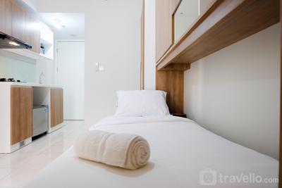 Comfy and Relaxing Studio at Springlake Summarecon Bekasi Apartment By Travelio