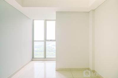 Unfurnished 1BR with AC at 31st Floor Gold Coast Apartment By Travelio