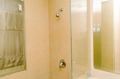 Apartemen U Residence - Cozy High Floor Studio Room Apartment at U Residence By Travelio
