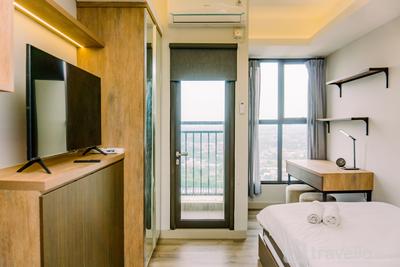 Stunning and Comfortable Studio at Transpark Bintaro Apartment By Travelio