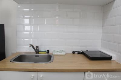 Apartemen Grand Dhika City Jatiwarna - Homey and Comfort 1BR at Grand Dhika City Jatiwarna Apartment By Travelio