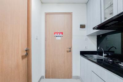 Apartemen B Residence - Homey and Restful Studio Apartment B Residence By Travelio