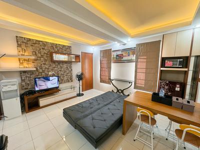 Apartemen Puncak Kertajaya - Spacious and Cozy Living 2BR Combined Unit at Puncak Kertajaya Apartment By Travelio