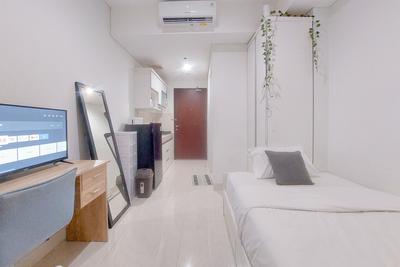 Modern Look Studio at Springwood Residence Tangerang Apartment By Travelio