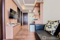 Modern Look and Comfortable 2BR Serpong Greenview Apartment By Travelio