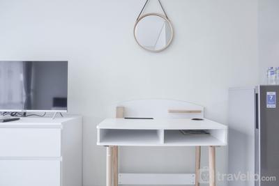 Apartemen Puri Mansion - Nice and Elegant Studio Room at Puri Mansion Apartment By Travelio