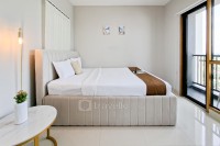Comfortable Classic Beige 1BR at Apartment The Ayoma By Travelio