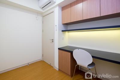 Apartemen Meikarta - Comfortable 2BR with Workspace at Meikarta Apartment By Travelio