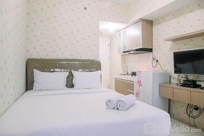 Modern Furnished Studio at Springlake Summarecon Bekasi Apartment By Travelio