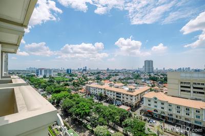 Apartemen Bellezza - Exclusive and Comfy 2BR with Extra Room at Bellezza Apartment By Travelio