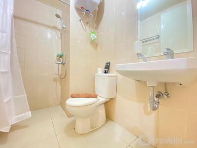 Apartemen Parahyangan Residence - Nice and Cozy 2BR Apartment at Parahyangan Residence By Travelio