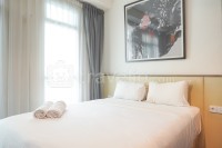 Modern Look and Comfy Studio Puri Orchard Apartment By Travelio