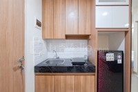 Apartemen B Residence - Restful and Well Furnished Studio Apartment B Residence By Travelio