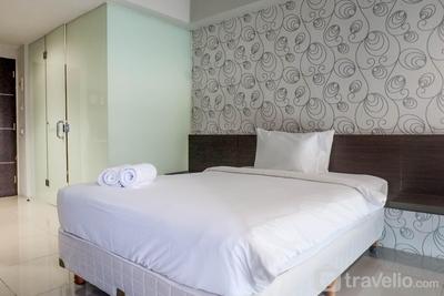 Classic Modern Studio Room Apartment at The Square Surabaya By Travelio