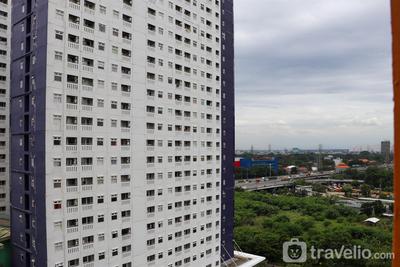 Apartemen Green Pramuka City - Modern 2BR Green Pramuka City Apartment near Shopping Center By Travelio