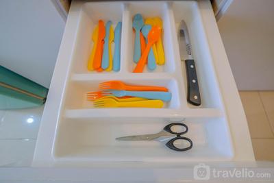 Apartemen Tifolia - Tifolia Studio Apartment with Double Bed near LRT Station By Travelio