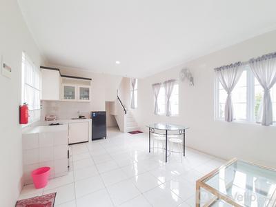 Guest House Vanya Park - Homey Studio at Alesha Vanya Park BSD Guest House (Sharing Bathroom) By Travelio