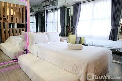 Spacious and Unique Studio with City View Apartment at Parahyangan Residence By Travelio