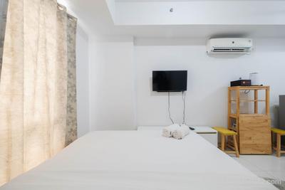 Minimalist Studio at Azalea Suites Apartment Cikarang By Travelio