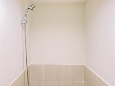 Apartemen Podomoro Golf View - Warm Studio Unfurnished with AC at Podomoro Golf View Apartment By Travelio