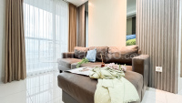 Modern Look and Comfy 2BR Gold Coast Apartment By Travelio