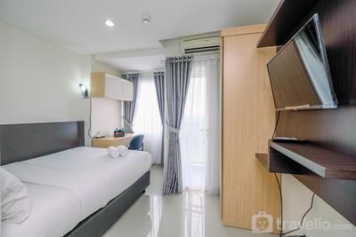 Comfy Studio at Grand Dhika City Jatiwarna Apartment By Travelio