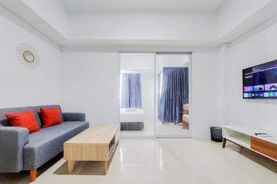 Cozy and Comfort Living 1BR Tamansari Bintaro Mansion Apartment By Travelio