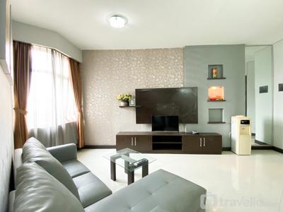 Apartemen Crown Court Executive Condominium - Homey 2BR Apartment Crown Court Executive Condominium By Travelio