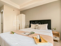 Basic Style Studio at Apartment Belmont Residence Puri By Travelio
