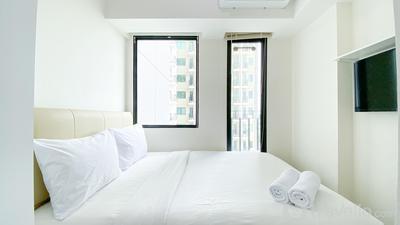 Cozy and Minimalist Studio Apartment at Osaka Riverview PIK 2 By Travelio