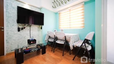 Apartemen Puncak Dharmahusada - Homey 2BR with Extra Room at Puncak Dharmahusada Apartment By Travelio