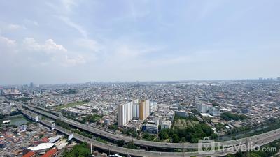 Apartemen Seasons City Latumenten - Best Price and Homey Studio Apartment Seasons City By Travelio