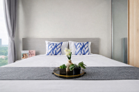 Apartemen Monroe Tower - Wooden Accents Studio at Monroe Tower Apartment By Travelio