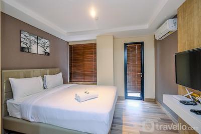 Elegant and Comfort Studio Kebayoran Icon Apartment By Travelio