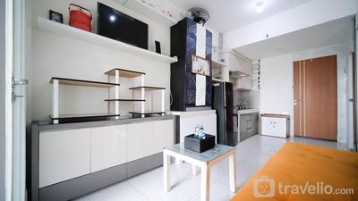 Apartemen Puncak Dharmahusada - Tidy and Cozy 1BR with Extra Room at Puncak Dharmahusada Apartment By Travelio