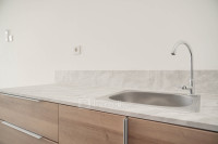 Apartemen Collins Boulevard - Unfurnished Studio with AC at Collins Boulevard Apartment By Travelio