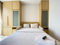 Modern Design and Homey Studio Ciputra World 2 Apartment By Travelio