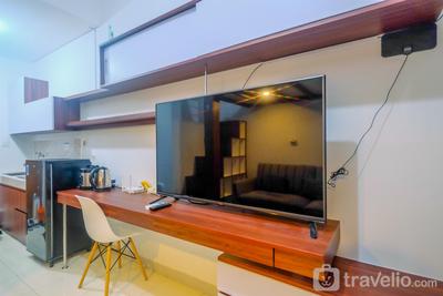 Apartemen Dave - Homey and Comfort Living Studio Room at Dave Apartment By Travelio